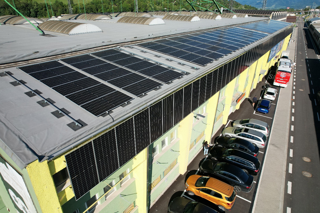 Kam putuje energia z panelov v lete?